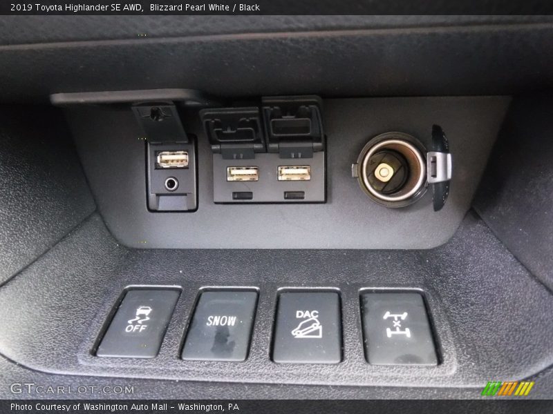 Blizzard Pearl White / Black 2019 Toyota Highlander SE AWD