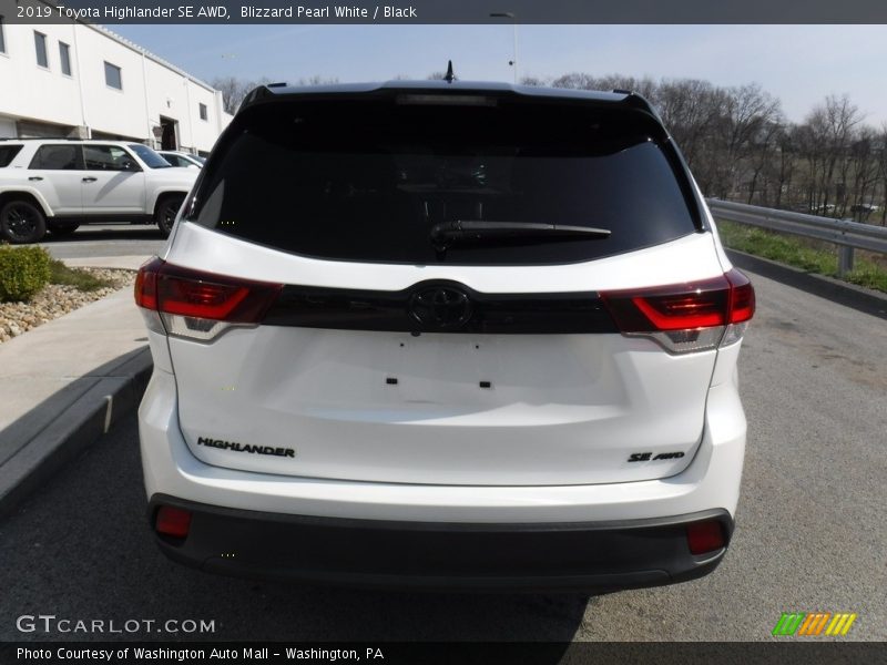 Blizzard Pearl White / Black 2019 Toyota Highlander SE AWD