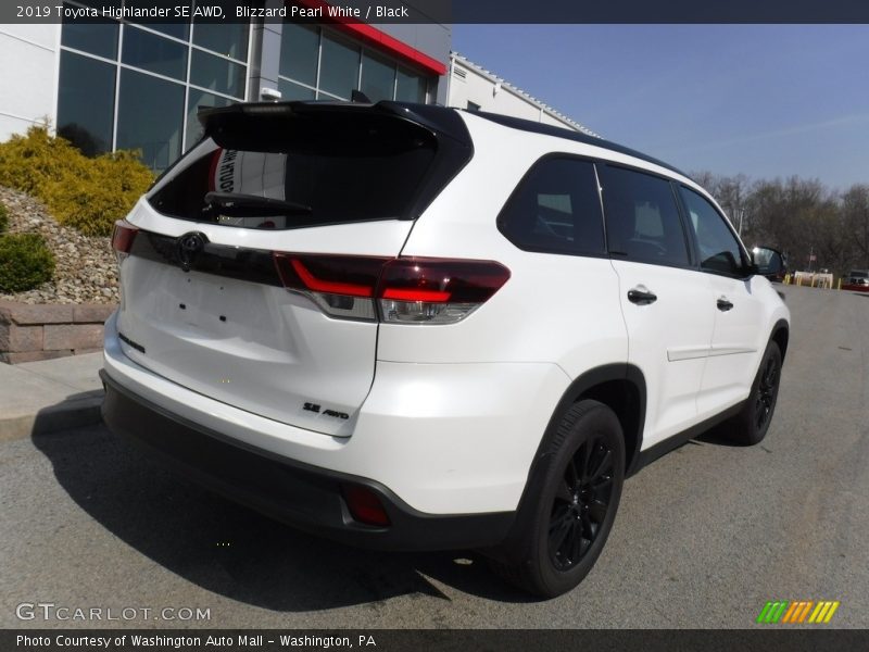 Blizzard Pearl White / Black 2019 Toyota Highlander SE AWD