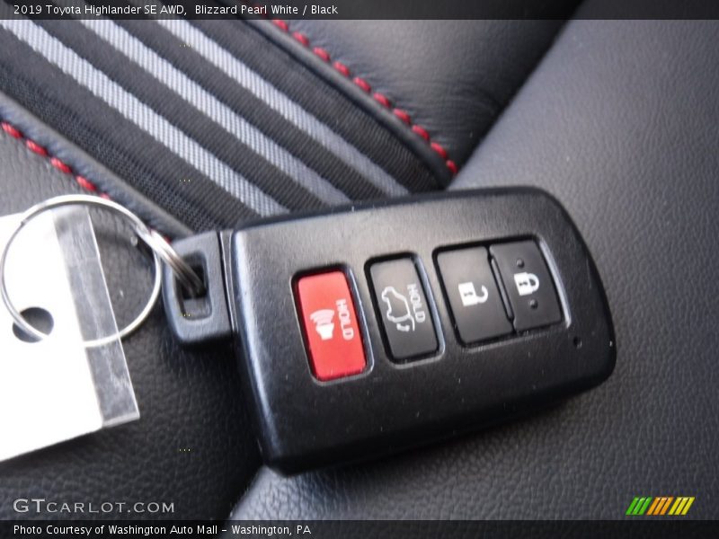 Blizzard Pearl White / Black 2019 Toyota Highlander SE AWD