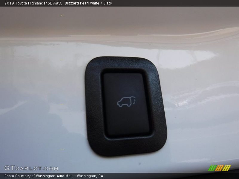 Blizzard Pearl White / Black 2019 Toyota Highlander SE AWD