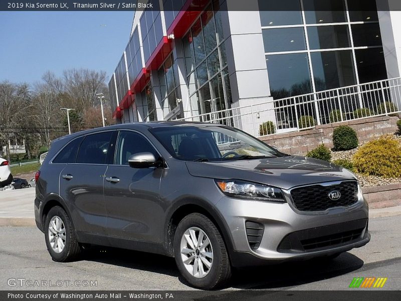 Titanium Silver / Satin Black 2019 Kia Sorento LX