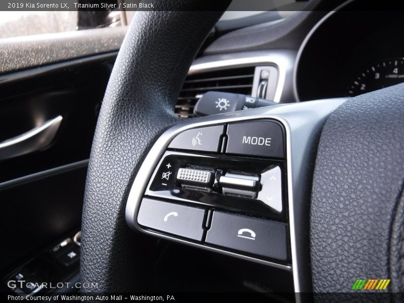 Titanium Silver / Satin Black 2019 Kia Sorento LX