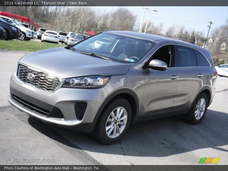 Titanium Silver / Satin Black 2019 Kia Sorento LX