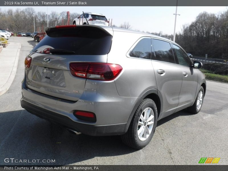 Titanium Silver / Satin Black 2019 Kia Sorento LX