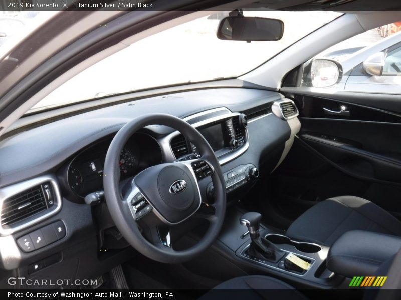 Titanium Silver / Satin Black 2019 Kia Sorento LX