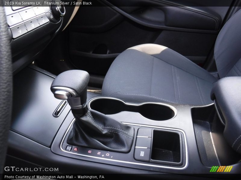 Titanium Silver / Satin Black 2019 Kia Sorento LX