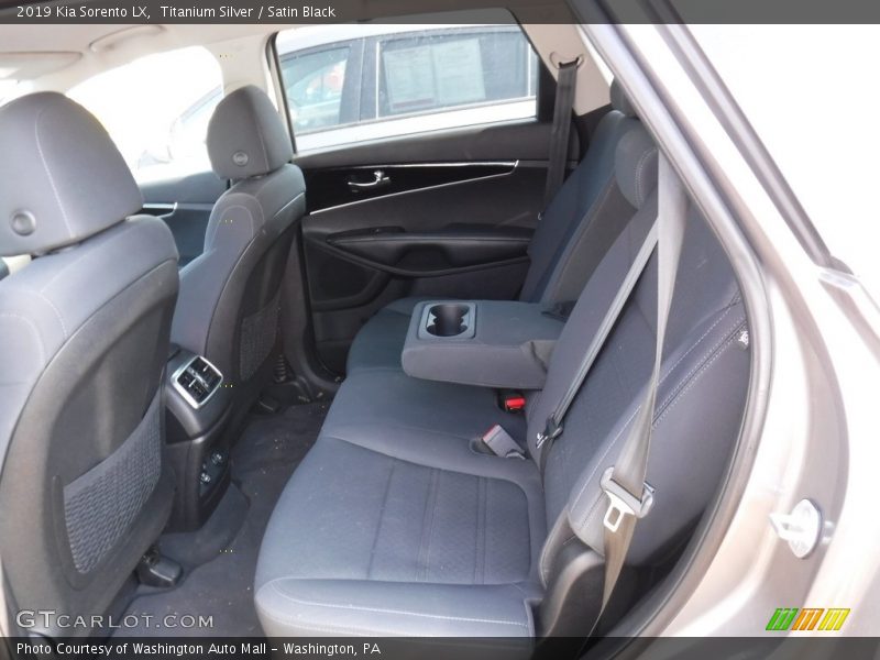 Titanium Silver / Satin Black 2019 Kia Sorento LX