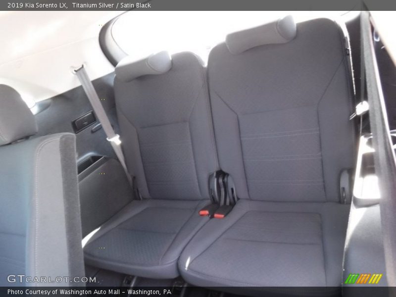Titanium Silver / Satin Black 2019 Kia Sorento LX