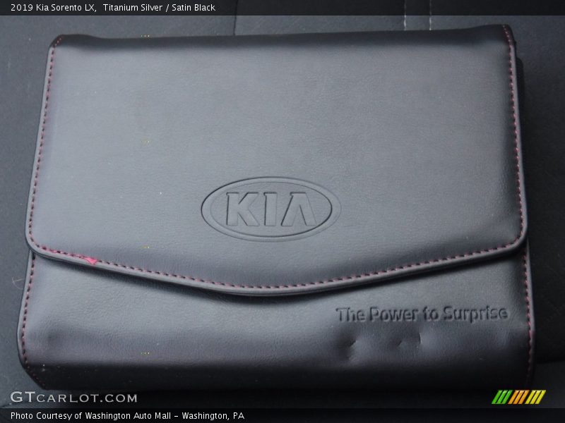 Titanium Silver / Satin Black 2019 Kia Sorento LX