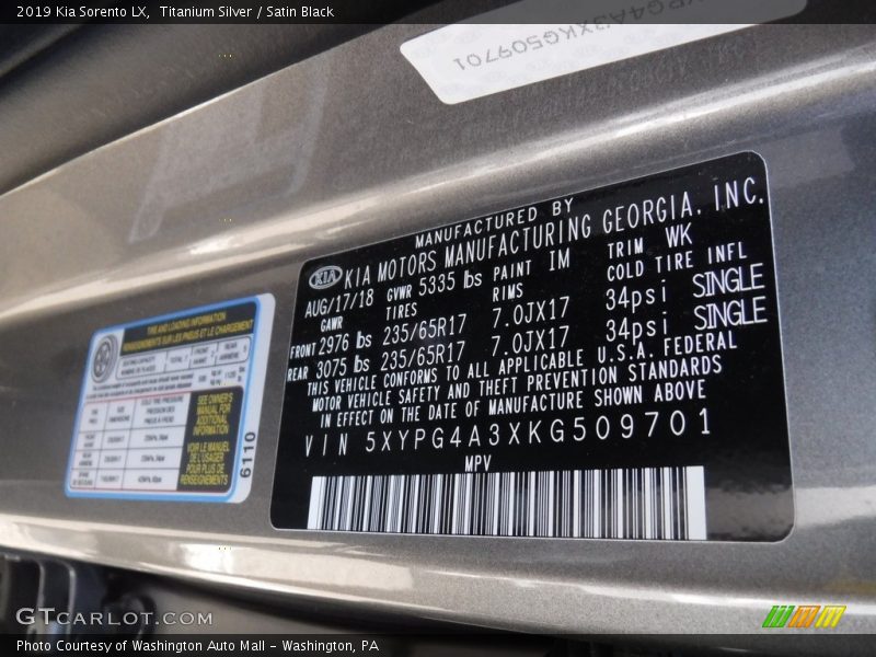 Titanium Silver / Satin Black 2019 Kia Sorento LX