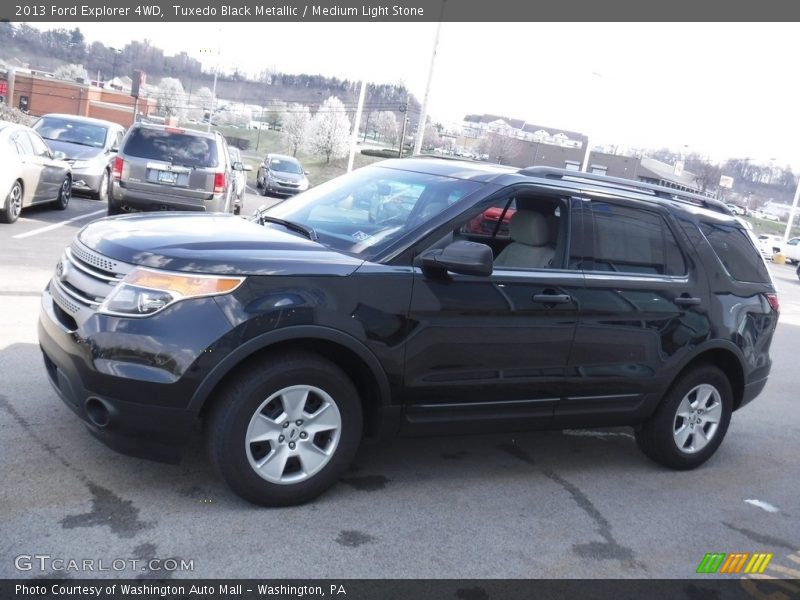 Tuxedo Black Metallic / Medium Light Stone 2013 Ford Explorer 4WD