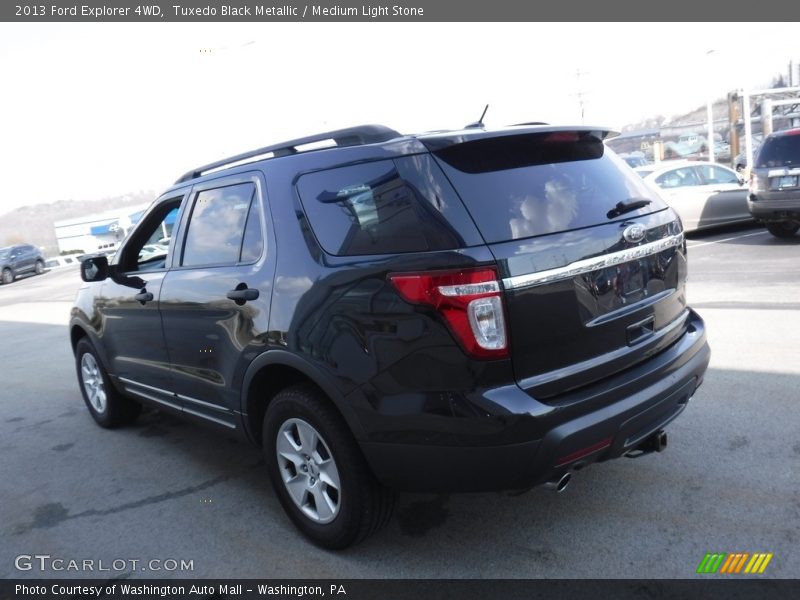 Tuxedo Black Metallic / Medium Light Stone 2013 Ford Explorer 4WD