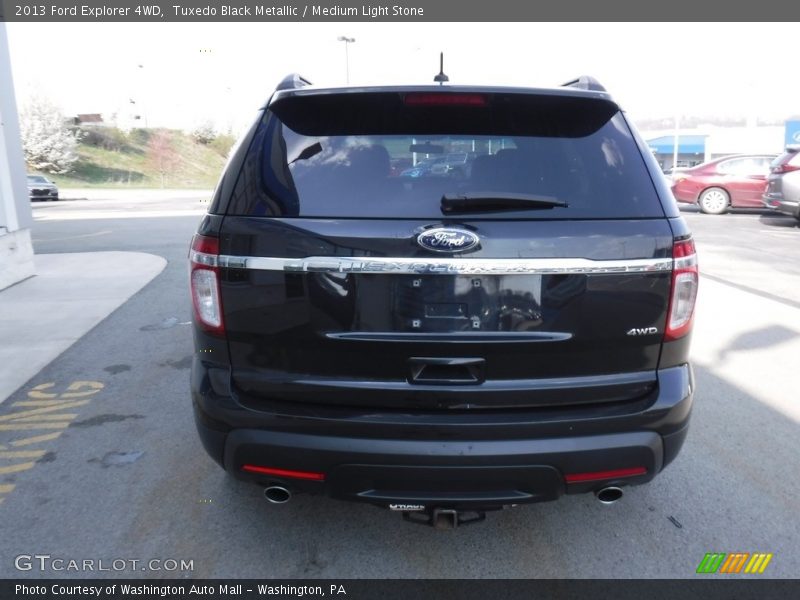 Tuxedo Black Metallic / Medium Light Stone 2013 Ford Explorer 4WD