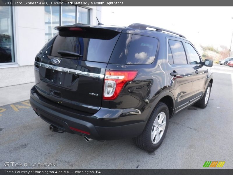Tuxedo Black Metallic / Medium Light Stone 2013 Ford Explorer 4WD