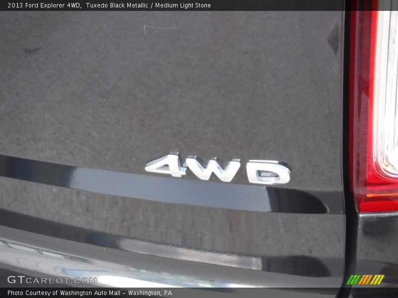 Tuxedo Black Metallic / Medium Light Stone 2013 Ford Explorer 4WD