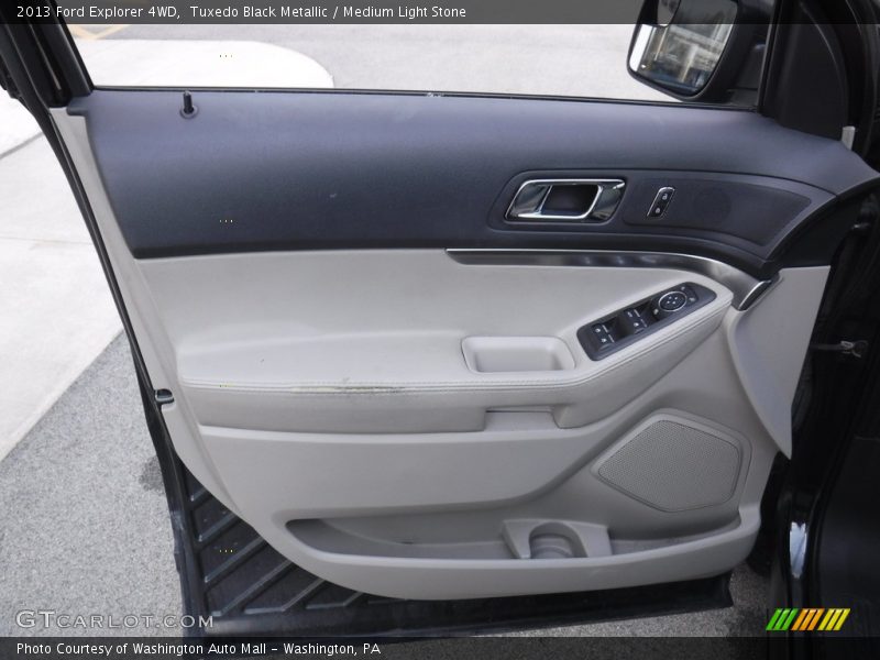 Tuxedo Black Metallic / Medium Light Stone 2013 Ford Explorer 4WD