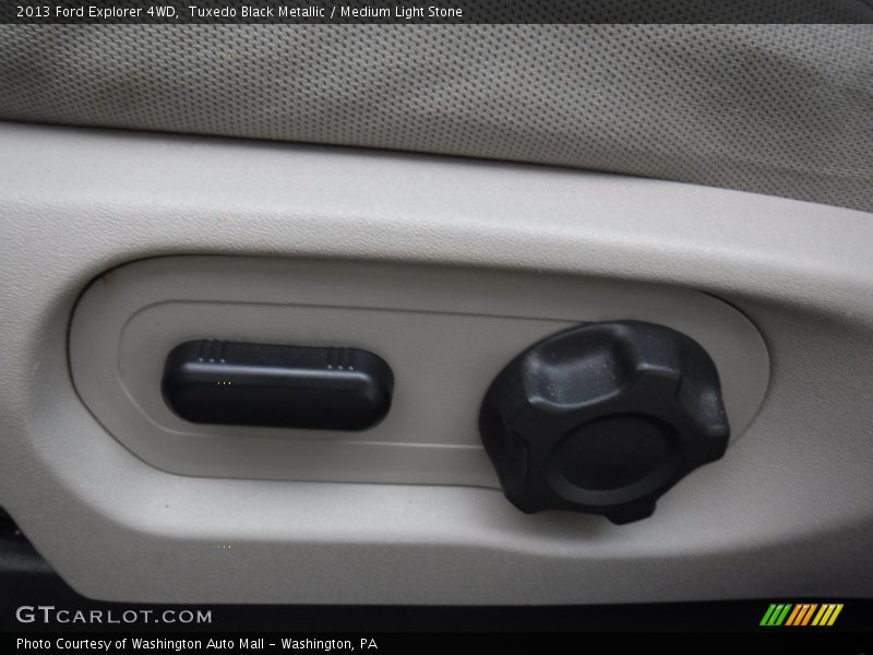 Tuxedo Black Metallic / Medium Light Stone 2013 Ford Explorer 4WD