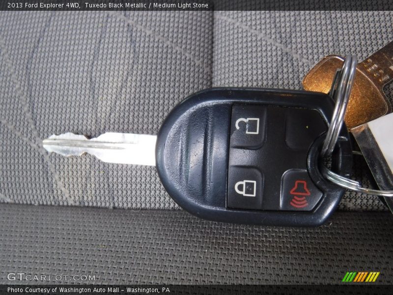 Tuxedo Black Metallic / Medium Light Stone 2013 Ford Explorer 4WD
