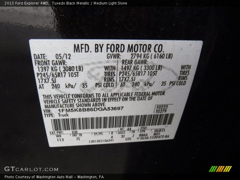 Tuxedo Black Metallic / Medium Light Stone 2013 Ford Explorer 4WD