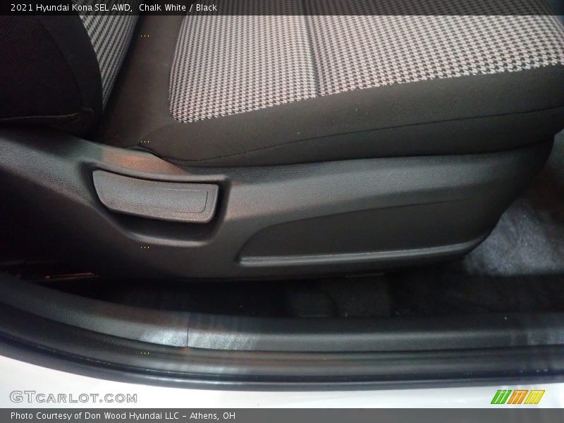 Chalk White / Black 2021 Hyundai Kona SEL AWD
