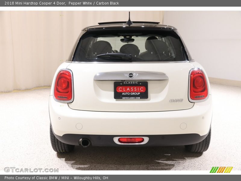 Pepper White / Carbon Black 2018 Mini Hardtop Cooper 4 Door