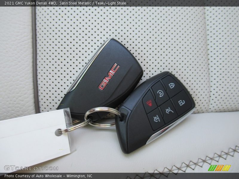 Satin Steel Metallic / Teak/­Light Shale 2021 GMC Yukon Denali 4WD