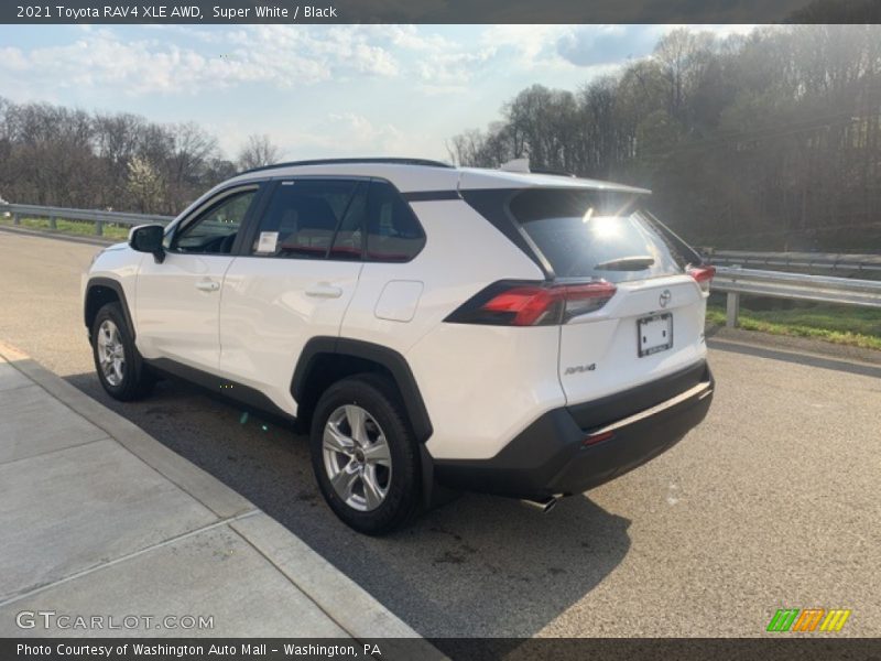 Super White / Black 2021 Toyota RAV4 XLE AWD