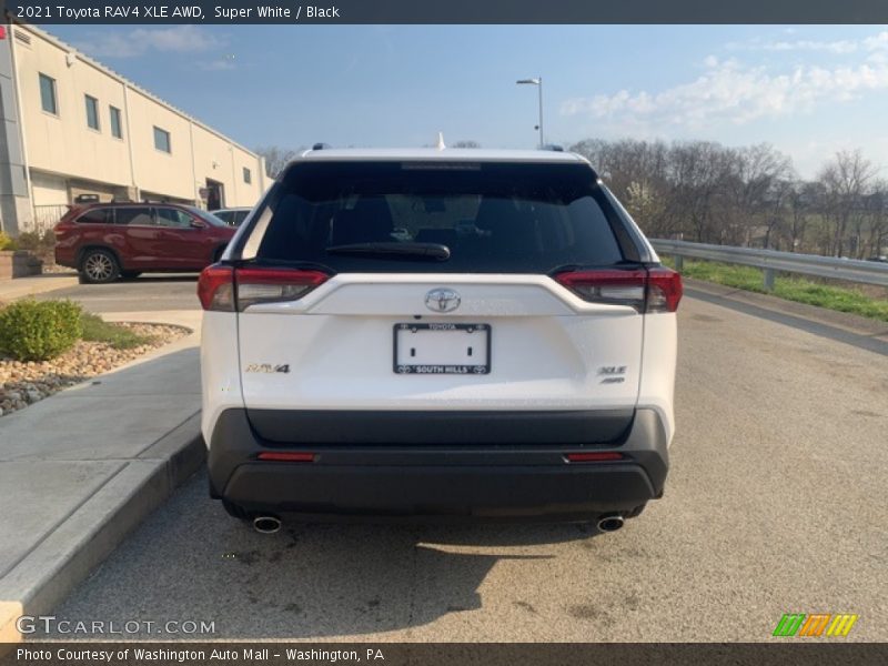 Super White / Black 2021 Toyota RAV4 XLE AWD