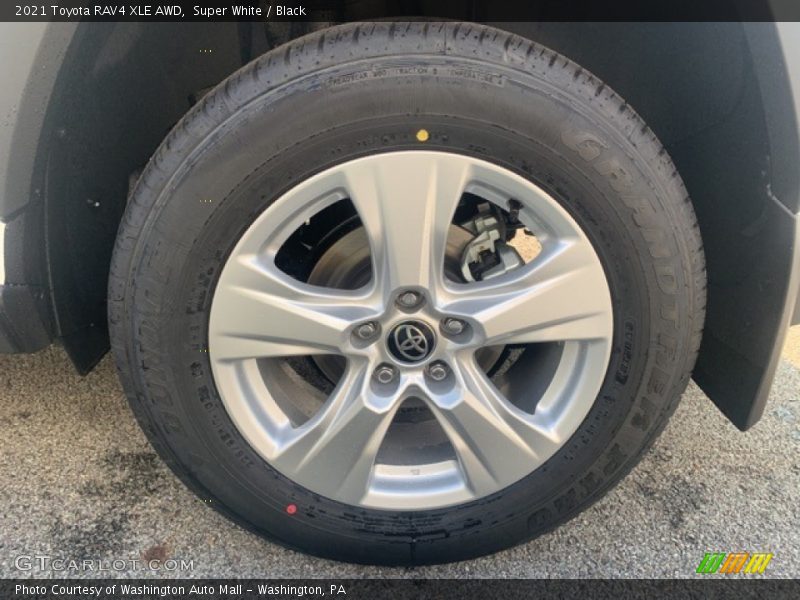 Super White / Black 2021 Toyota RAV4 XLE AWD