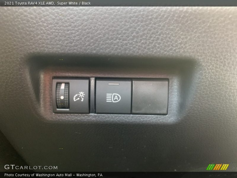 Super White / Black 2021 Toyota RAV4 XLE AWD