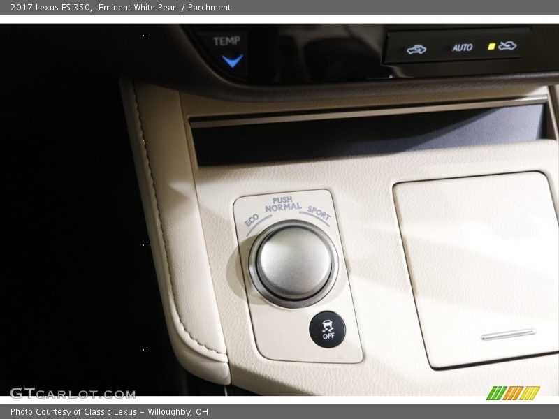 Eminent White Pearl / Parchment 2017 Lexus ES 350