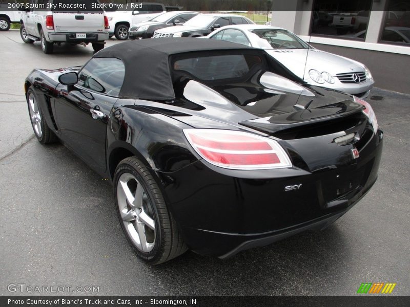 Black Onyx / Red 2007 Saturn Sky Roadster