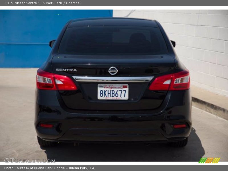 Super Black / Charcoal 2019 Nissan Sentra S