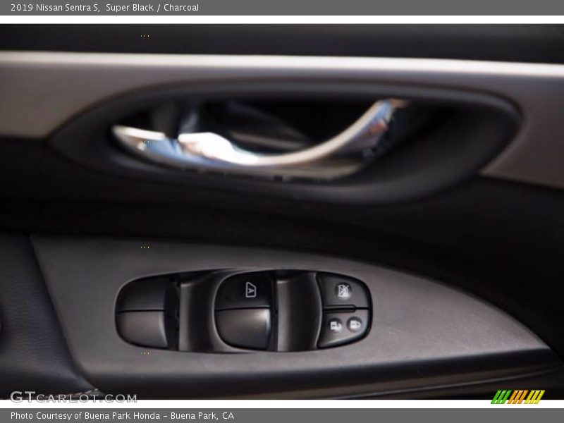 Super Black / Charcoal 2019 Nissan Sentra S