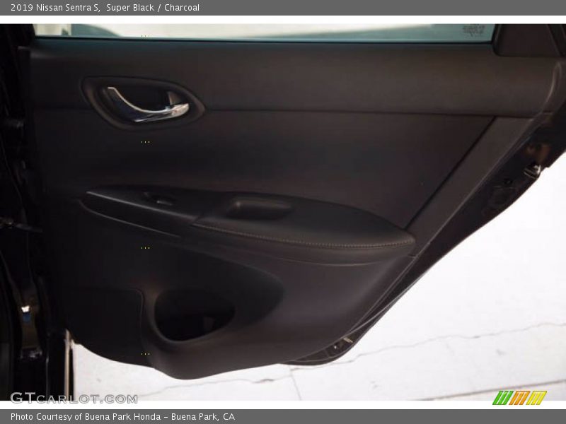 Super Black / Charcoal 2019 Nissan Sentra S