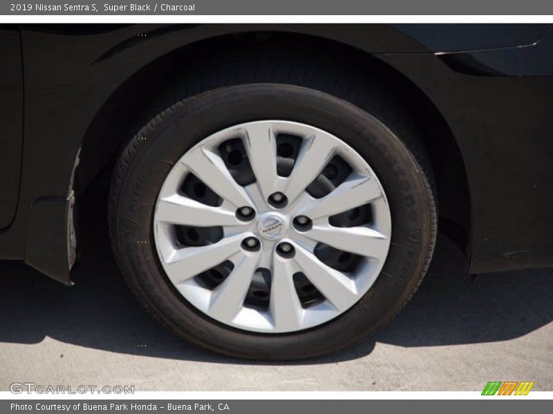 Super Black / Charcoal 2019 Nissan Sentra S