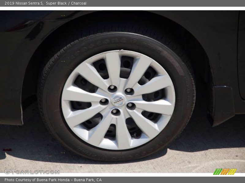 Super Black / Charcoal 2019 Nissan Sentra S
