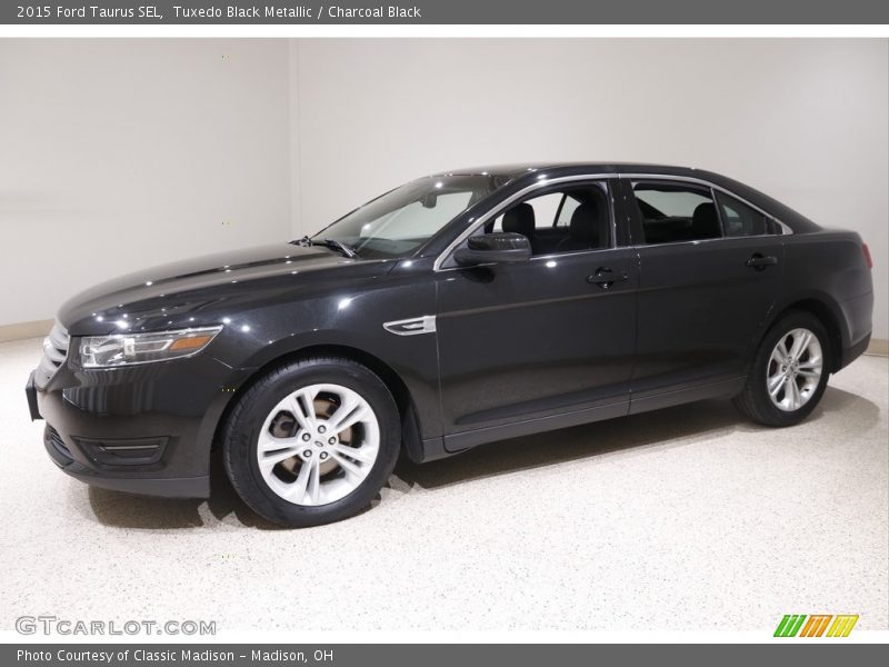 Tuxedo Black Metallic / Charcoal Black 2015 Ford Taurus SEL