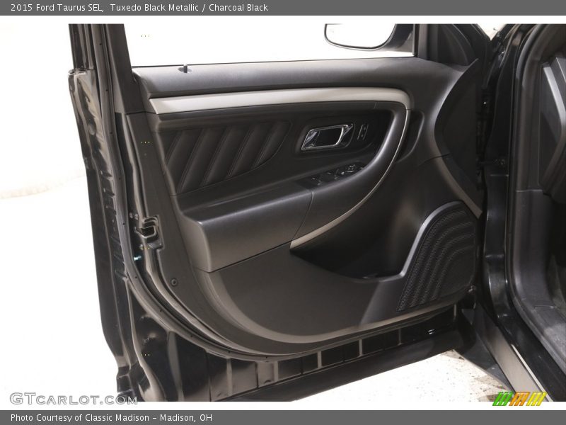 Tuxedo Black Metallic / Charcoal Black 2015 Ford Taurus SEL