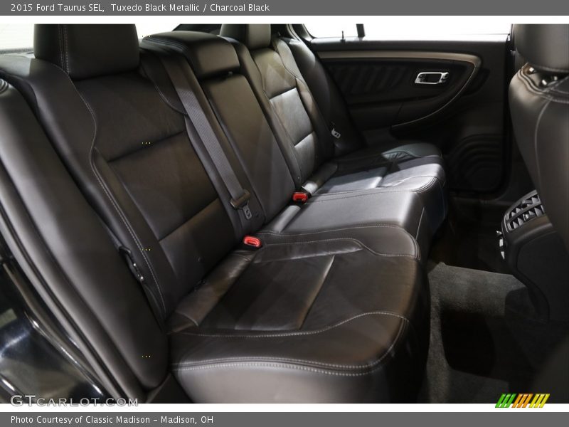 Tuxedo Black Metallic / Charcoal Black 2015 Ford Taurus SEL