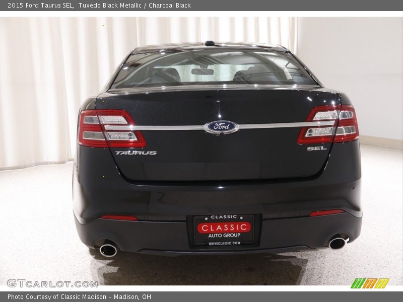 Tuxedo Black Metallic / Charcoal Black 2015 Ford Taurus SEL
