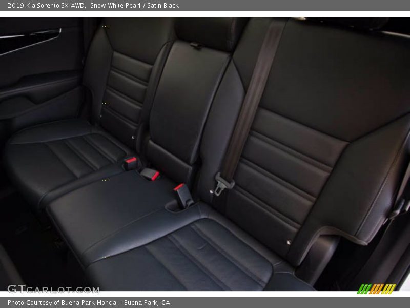 Snow White Pearl / Satin Black 2019 Kia Sorento SX AWD