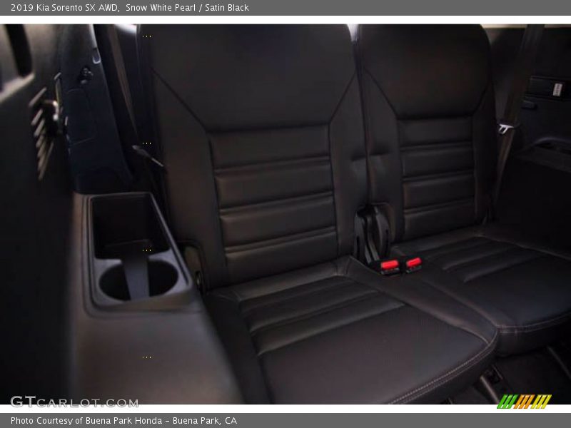 Snow White Pearl / Satin Black 2019 Kia Sorento SX AWD