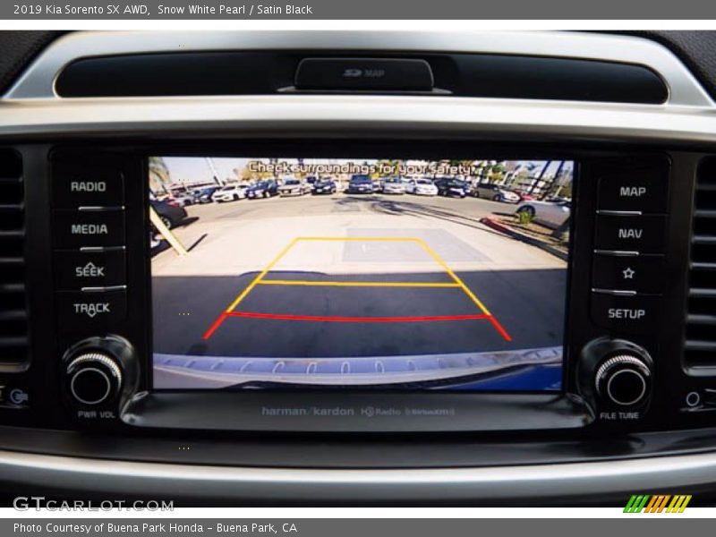 Snow White Pearl / Satin Black 2019 Kia Sorento SX AWD
