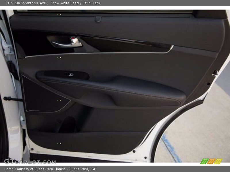Snow White Pearl / Satin Black 2019 Kia Sorento SX AWD