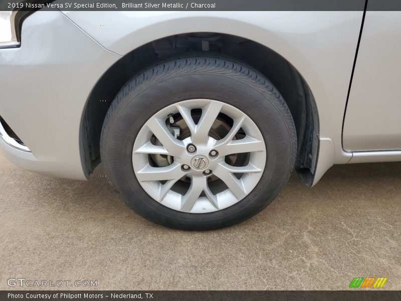 Brilliant Silver Metallic / Charcoal 2019 Nissan Versa SV Special Edition
