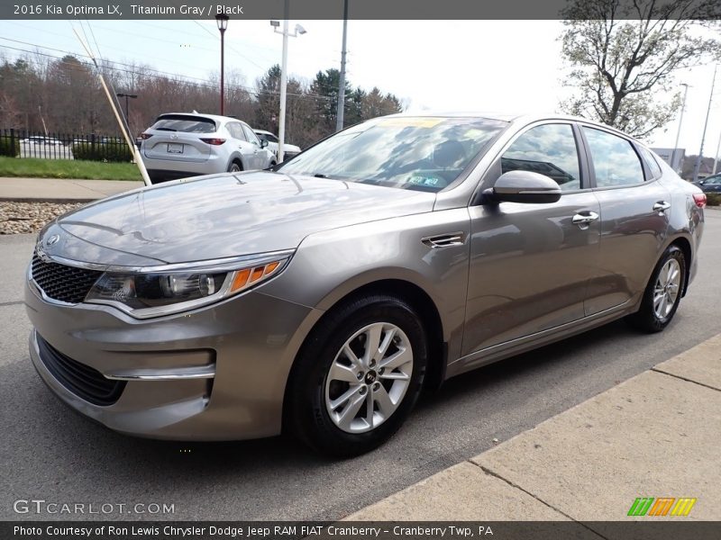 Front 3/4 View of 2016 Optima LX