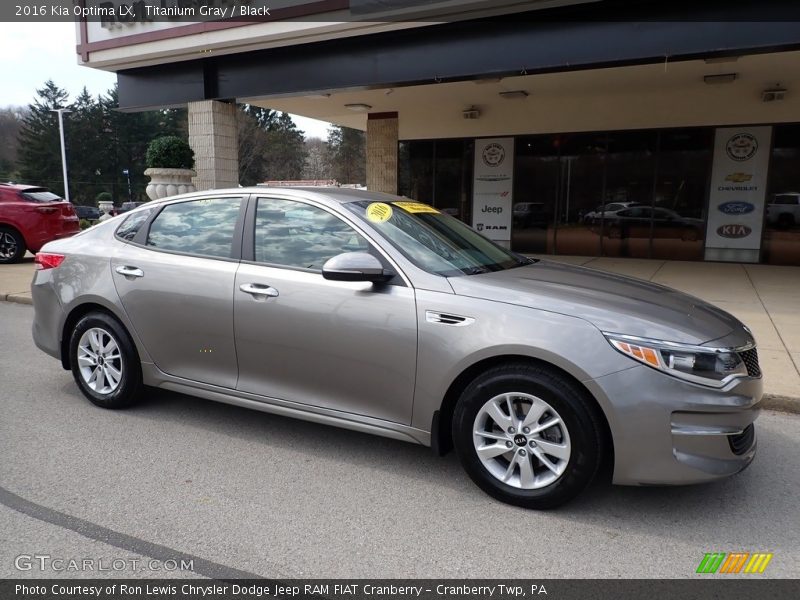 Front 3/4 View of 2016 Optima LX