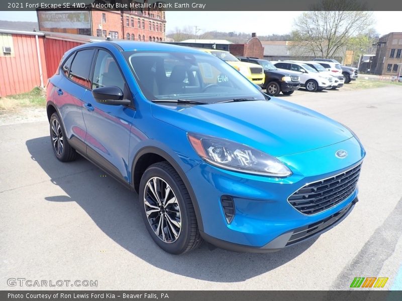Front 3/4 View of 2021 Escape SE 4WD